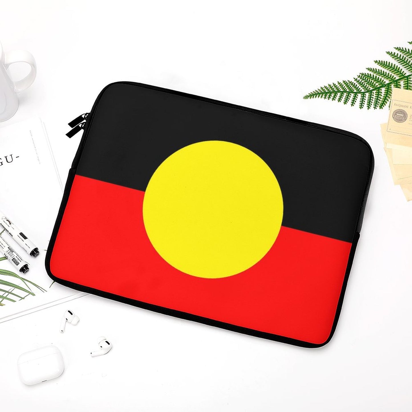 Aboriginal Flag on Laptop Case (1 Picture on 2 Sides)
